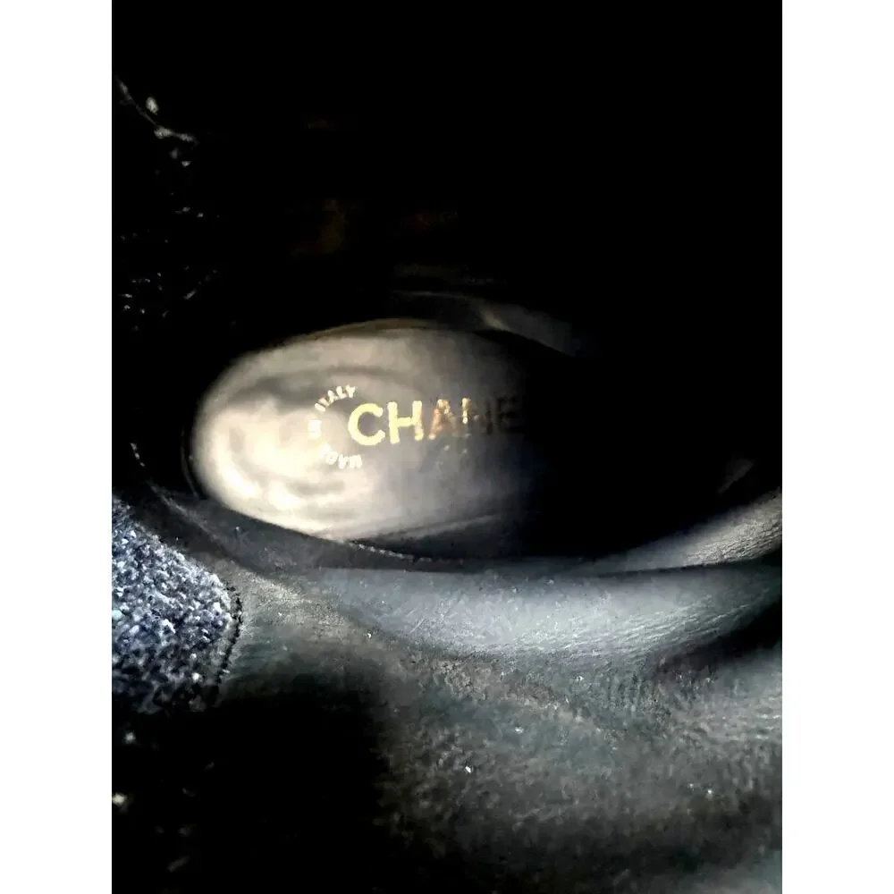Authentic Chanel Navy Blue Suede Boots with CC Logo Size 37 Size US 7
